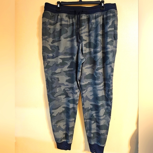 Under Armour Mens Elite Camo Joggers Size: XL NEW MSRP $100 - Picture 1 of 5